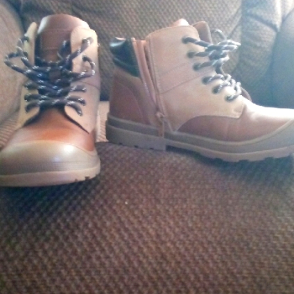 Boys Sonoma Boots Size3